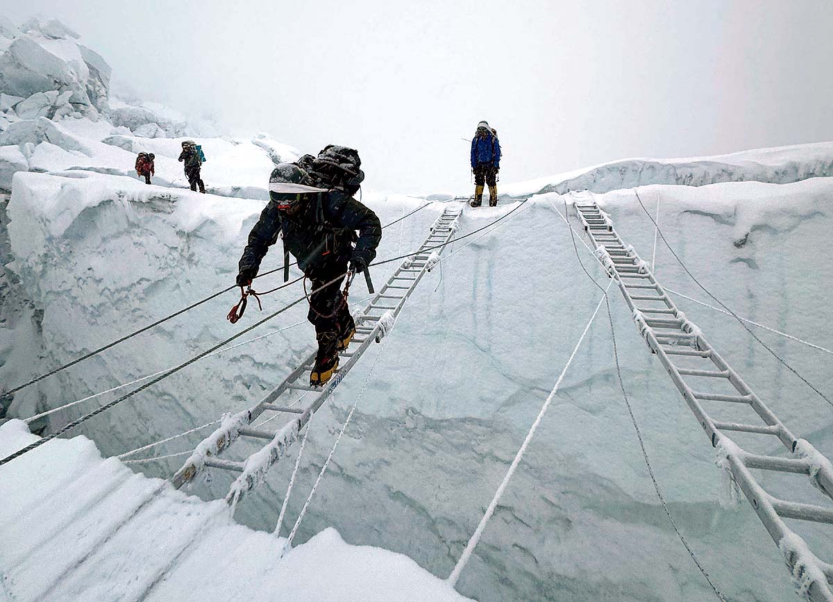274 Climbers Everest