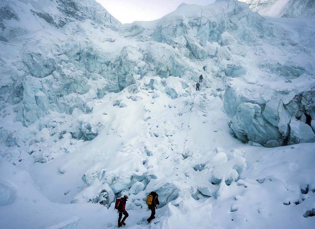 274 Climbers Everest