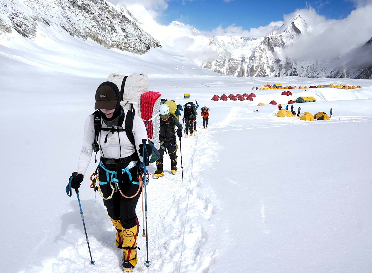 274 Climbers Everest