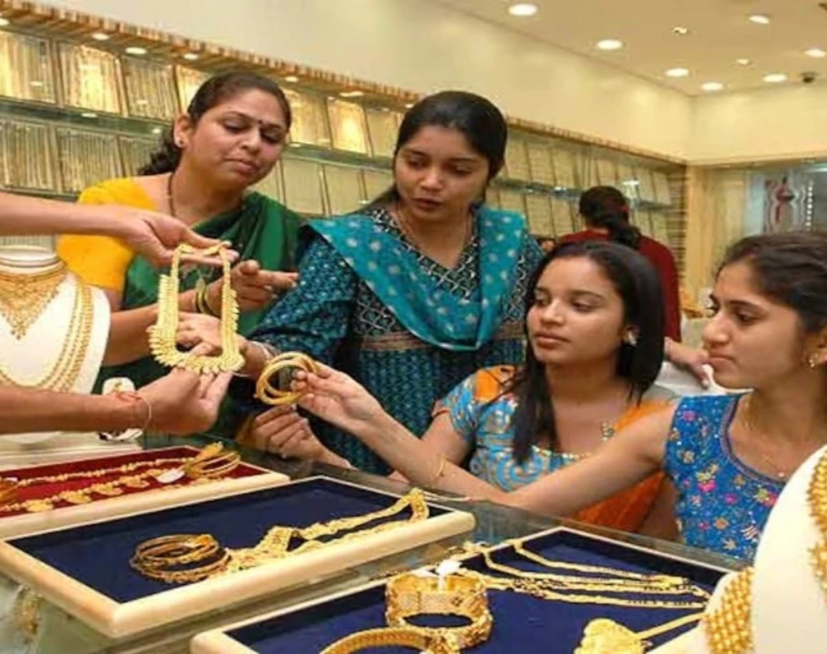 घरेलू मार्केट में भी गिरा दाम 