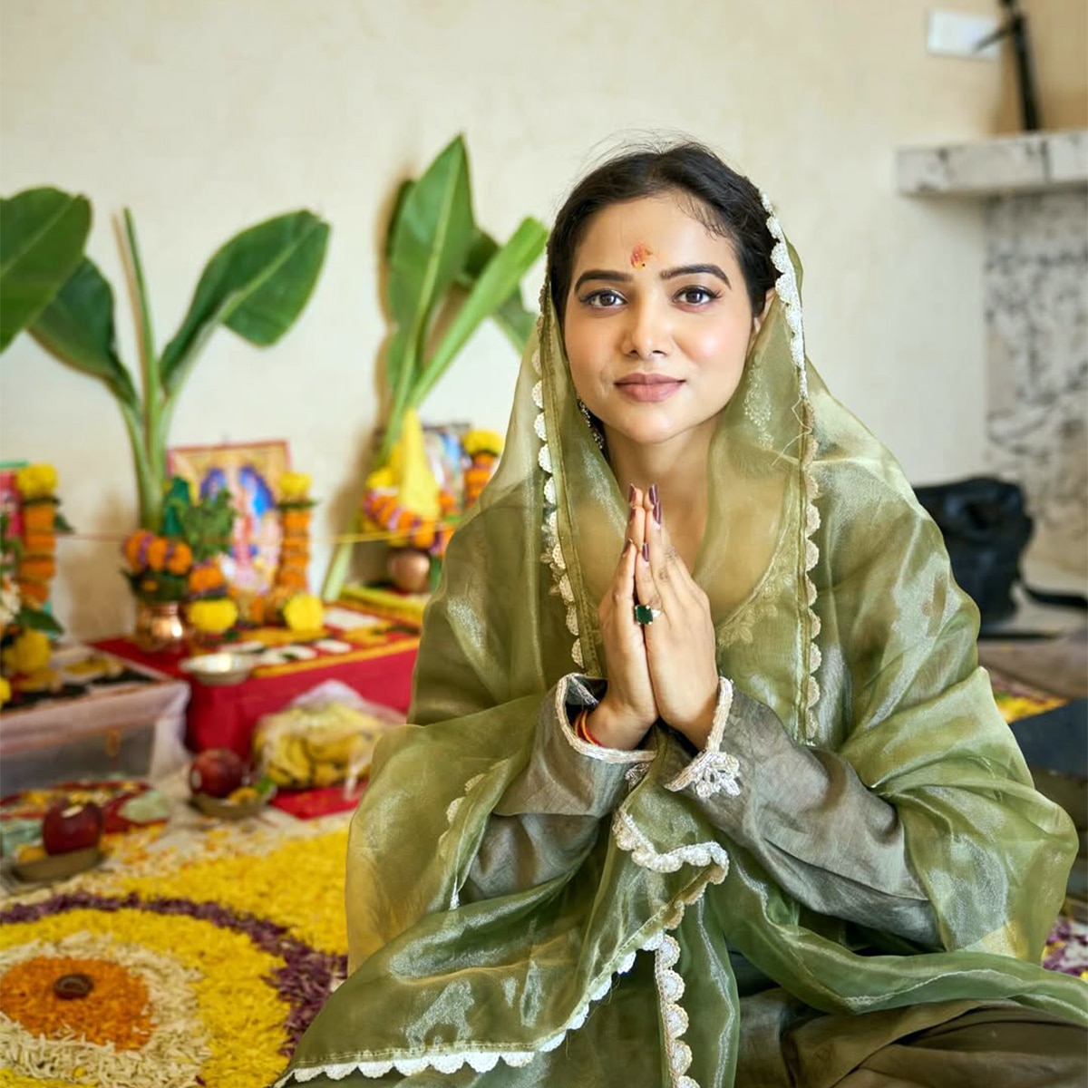 बिहार की मनीषा रानी ने करोड़ों के नए घर में की पूजा