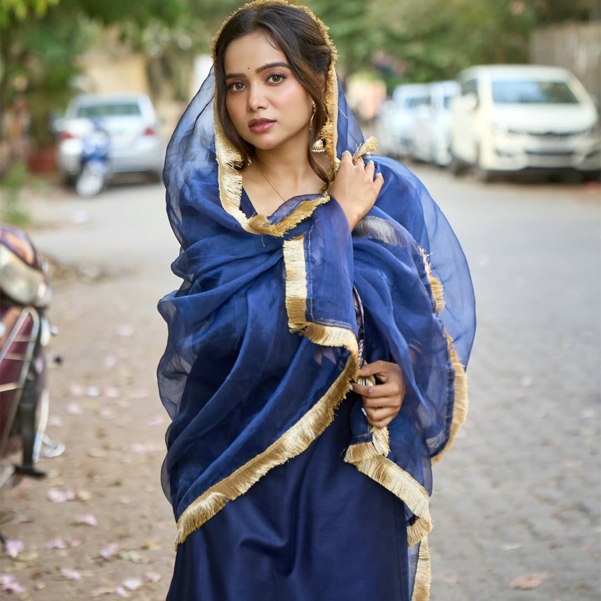 बिहार की मनीषा रानी ने करोड़ों के नए घर में की पूजा