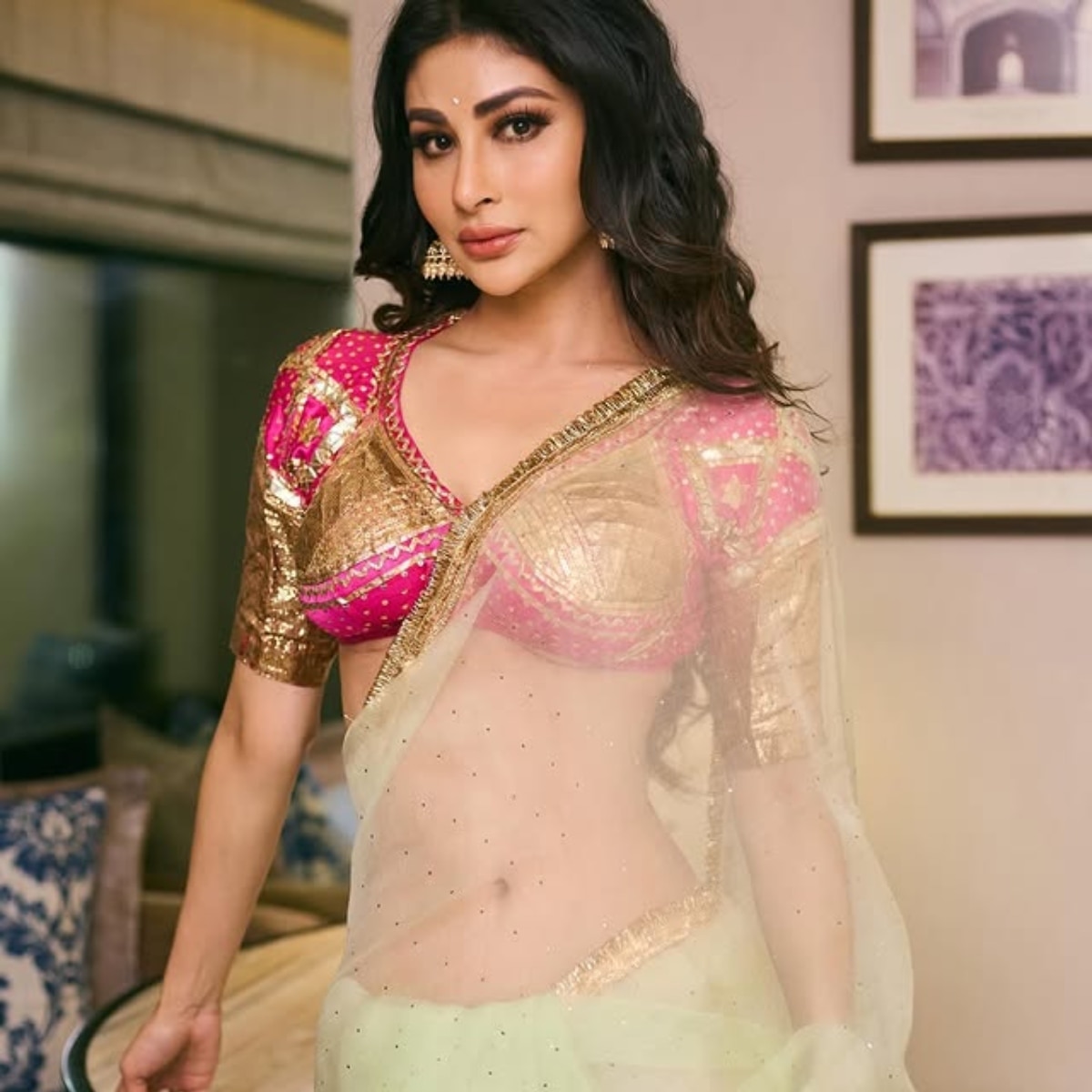 लग्जूरियस लाइफ जीती हैं मौनी रॉय