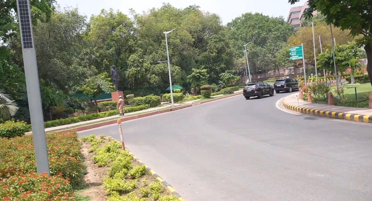 Narendra Modi Convoy Reduced