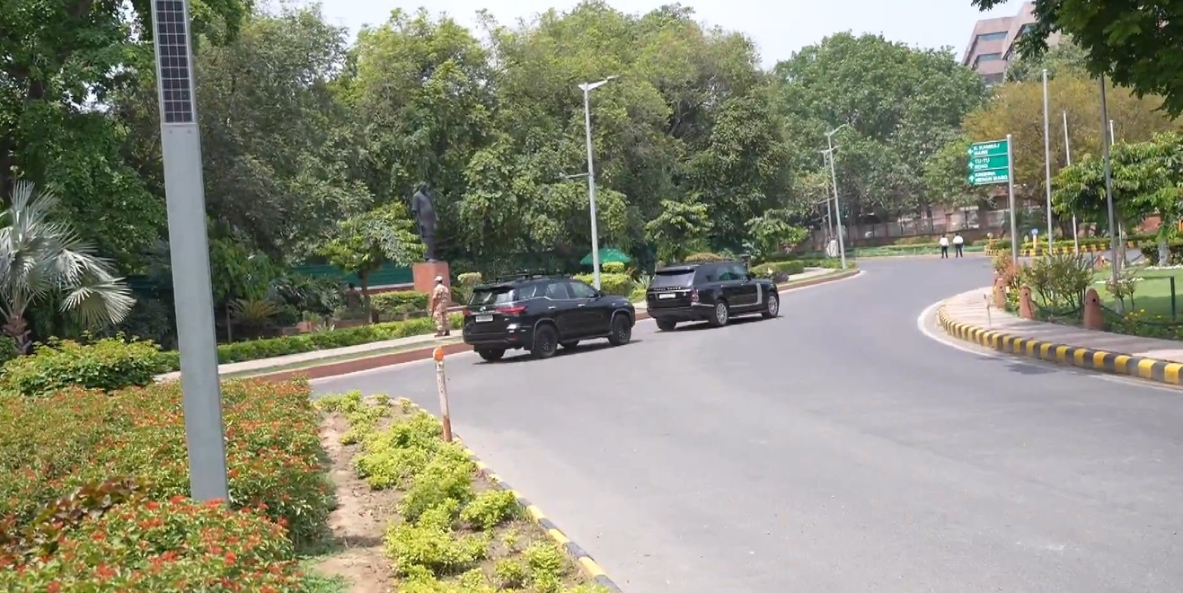 Narendra Modi Convoy Reduced