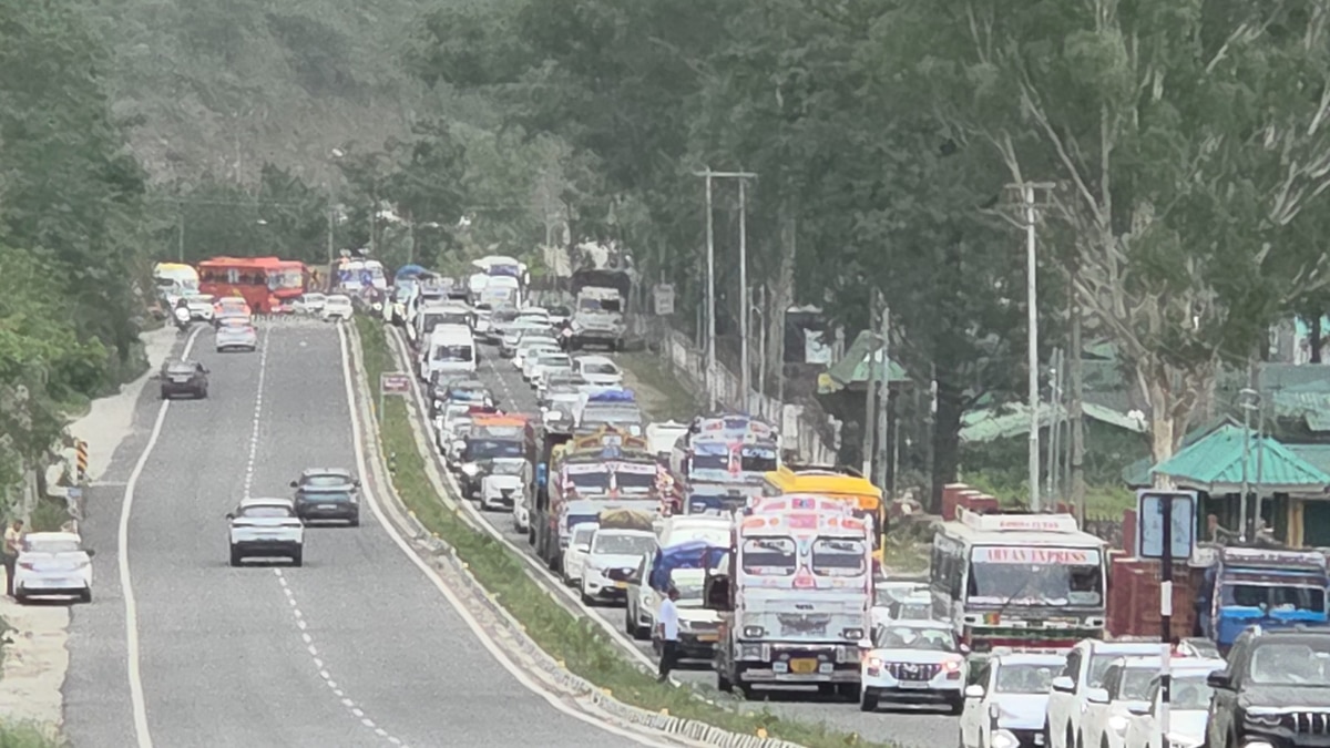 Shinkula pass tourist rush weekend