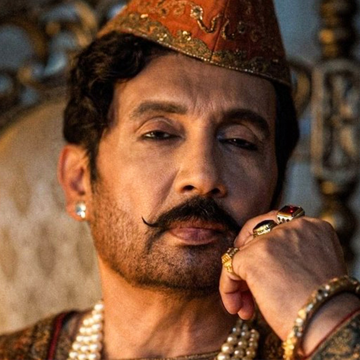 नवाबी स्टाइल करोड़ों के घर में रहते हैं शेखर सुमन