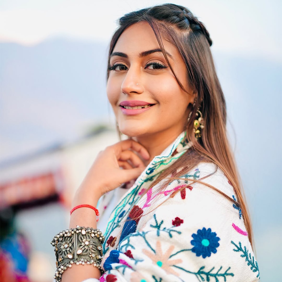  सुरभि चंदना