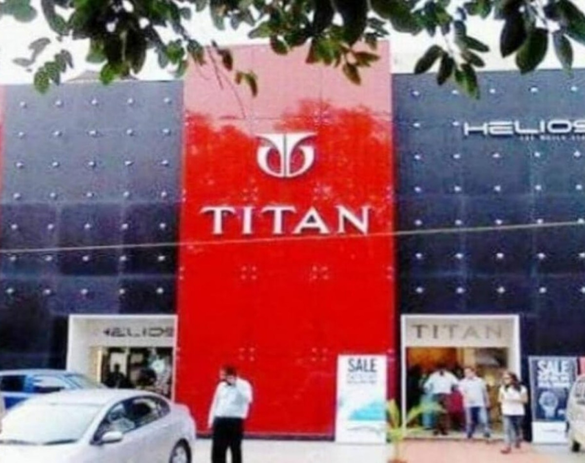 Titan शेयर का आज भी बुरा हाल