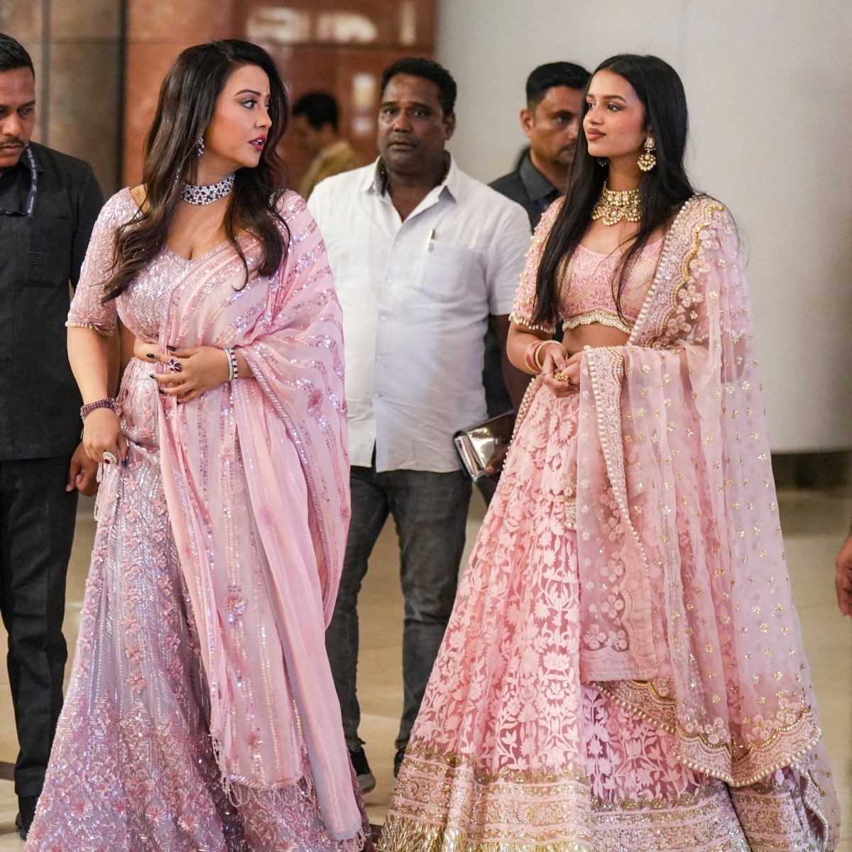 अमृता फडणवीस अपनी बेटी दिविजा फडणवीस के साथ. (Photo: PTI)