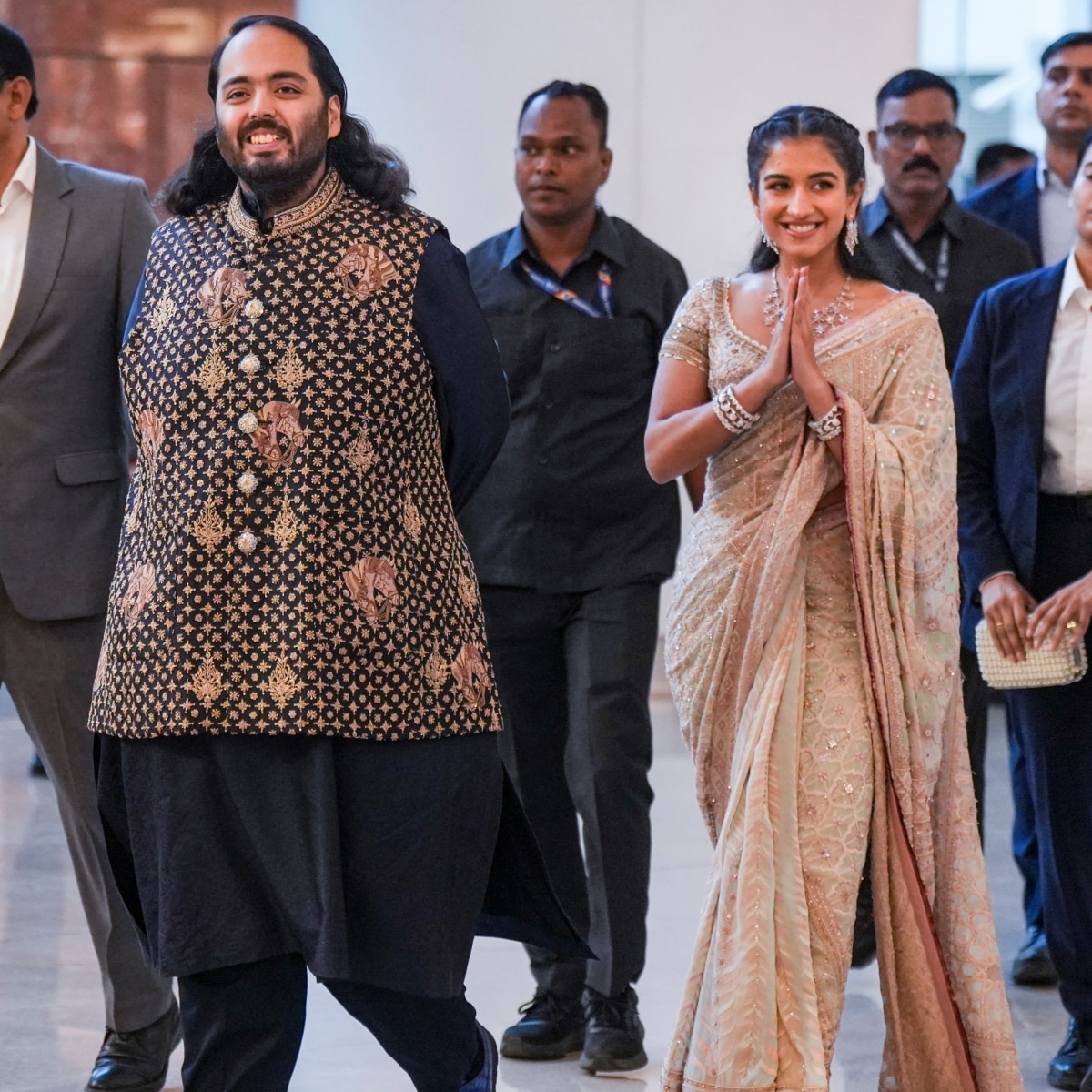रेवती सुले की शादी में अनंत अंबानी और राधिका मर्चेंट. (Photo: PTI)