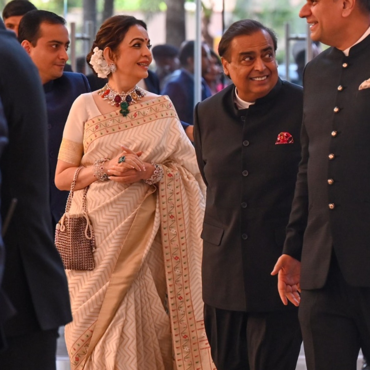 नीता अंबानी और मुकेश अंबानी रेवती सुले की शादी में. (Photo: PTI)