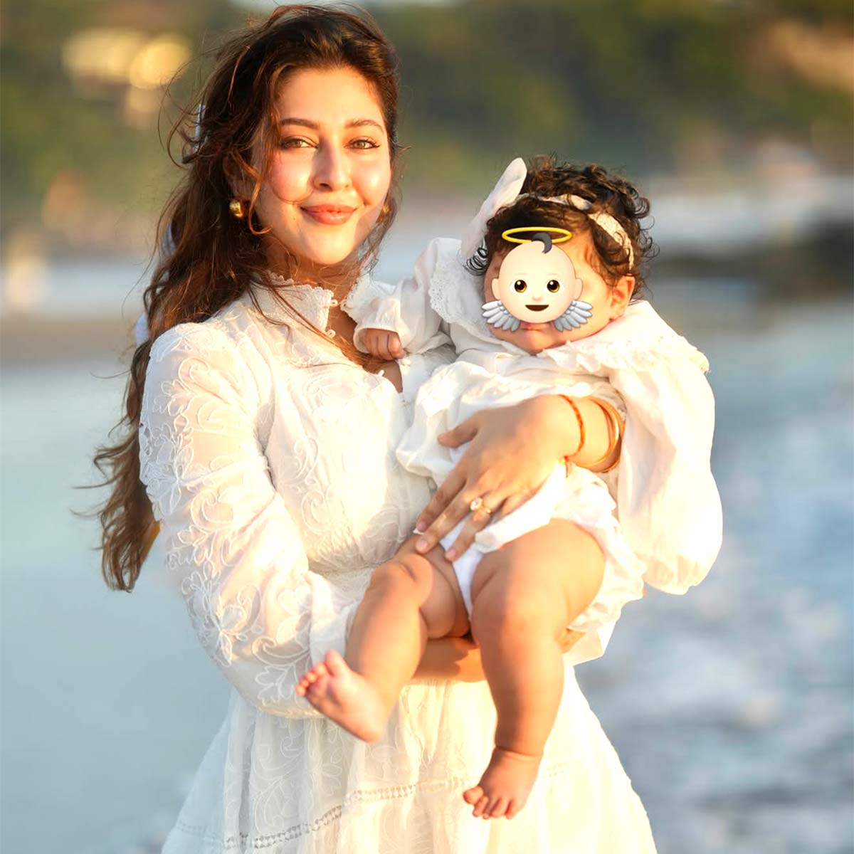 बिकिनी में सोनारिका भदौरिया का बोल्ड अवतार