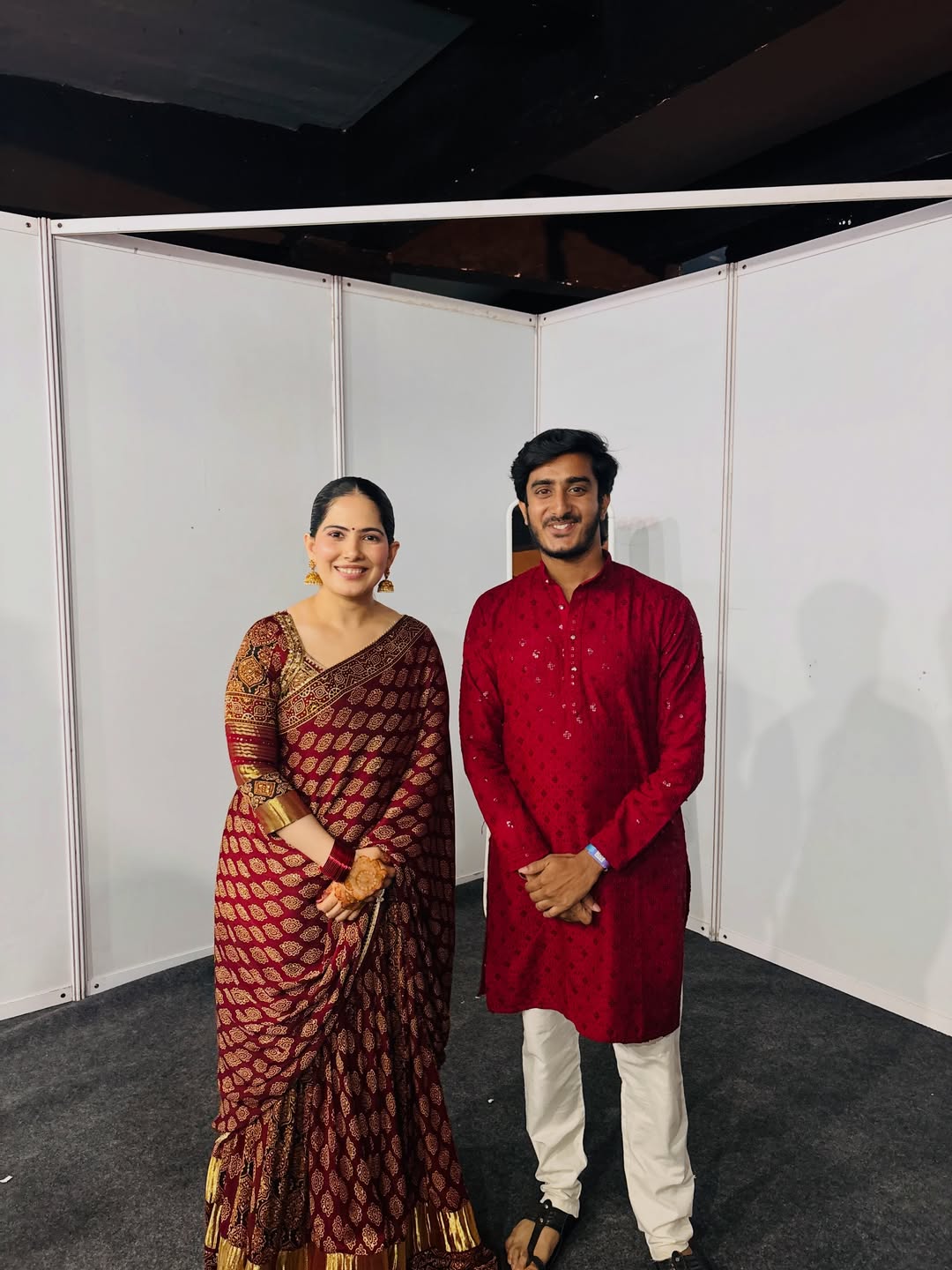 jaya-kishori-maroon-outfit-look