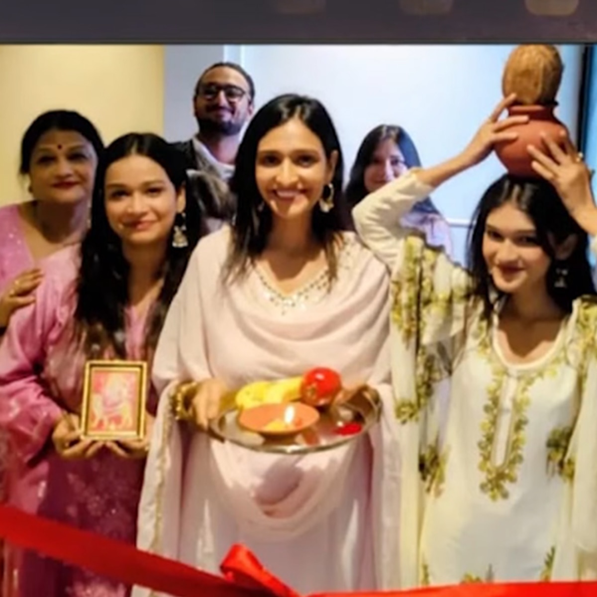 ऐश्वर्या खरे न्यू हाउस 