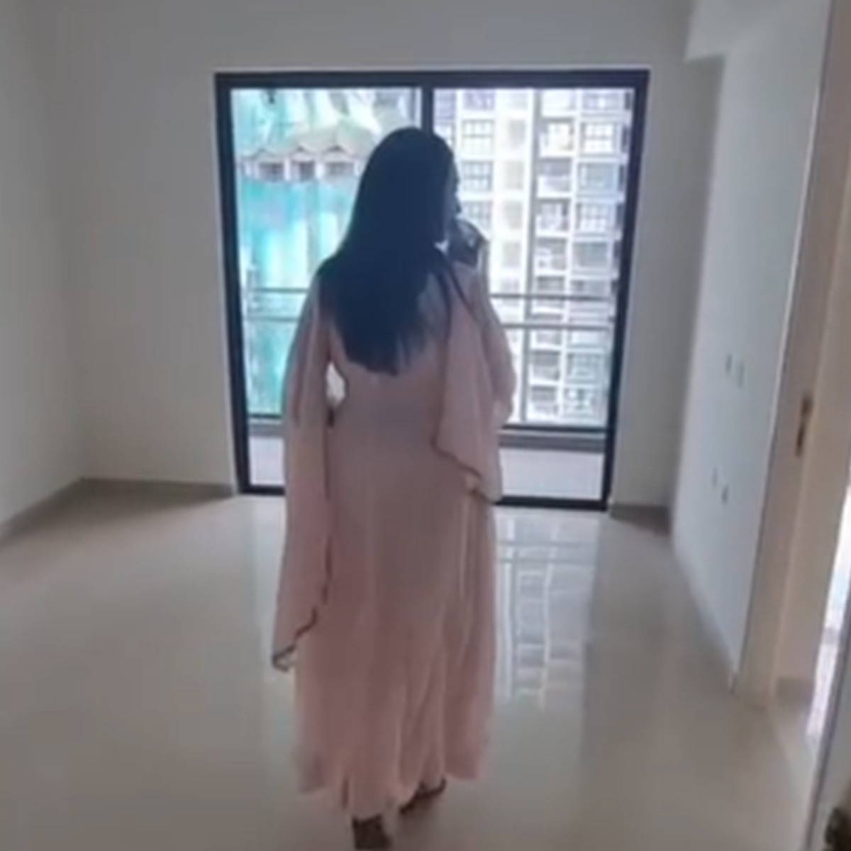 ऐश्वर्या खरे न्यू हाउस 