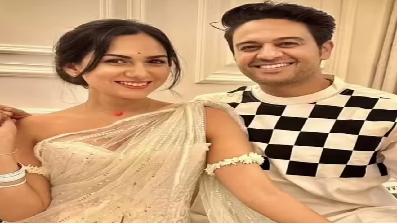 'अश्लील डांस-भाभी पोर्न' करने के आरोप, विवादों में रही एक्ट्रेस