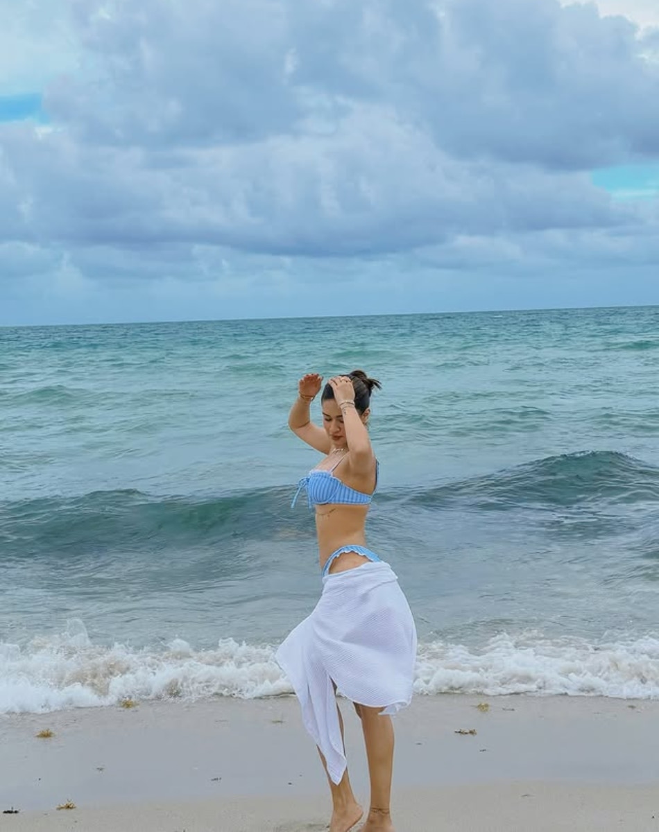 Avneet kaur bikini photos