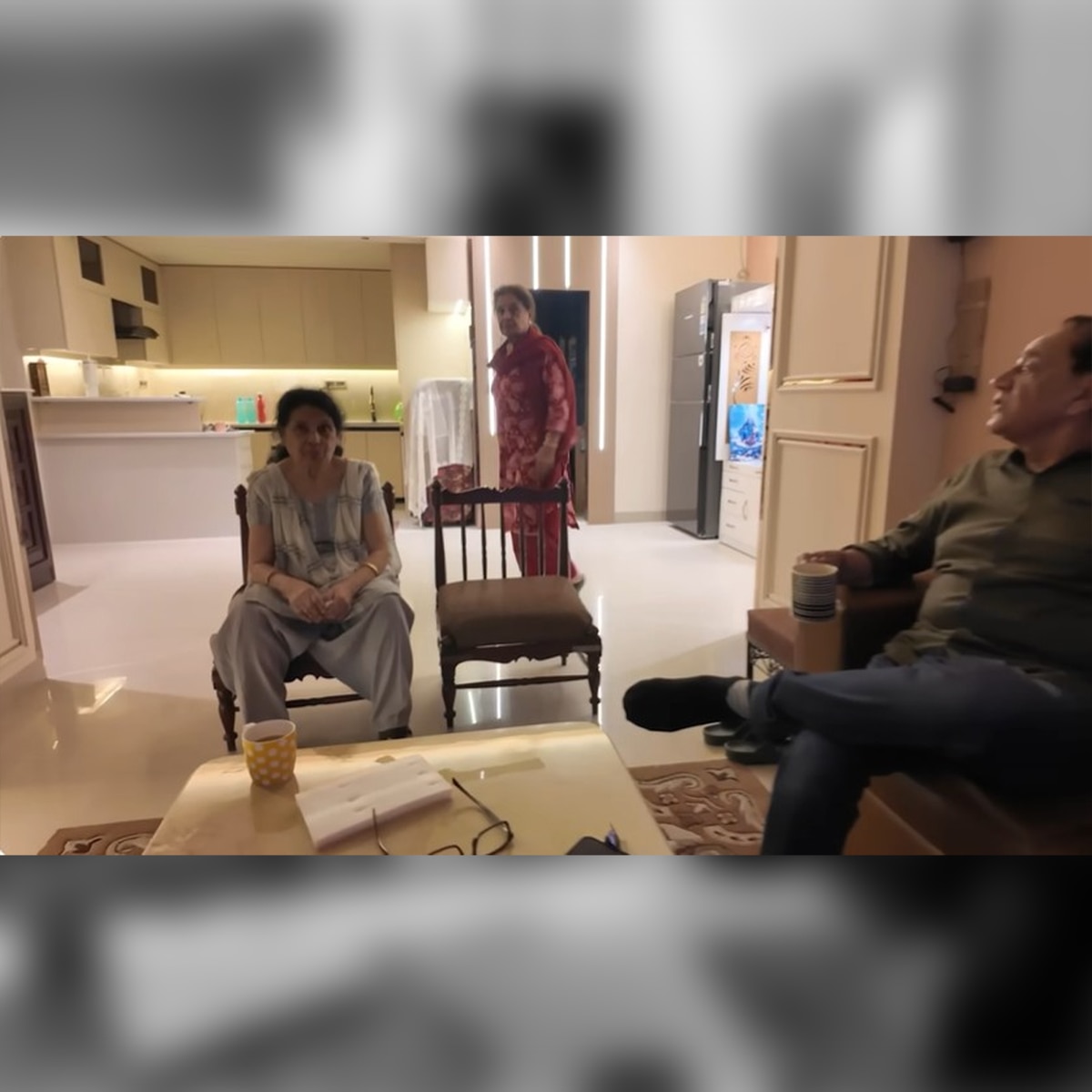 मां-पिता संग कानपूर के नए घर में शिफ्ट हए गौरव खन्ना