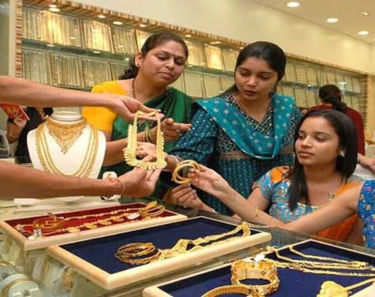 घरेलू मार्केट में इतना टूटा भाव 