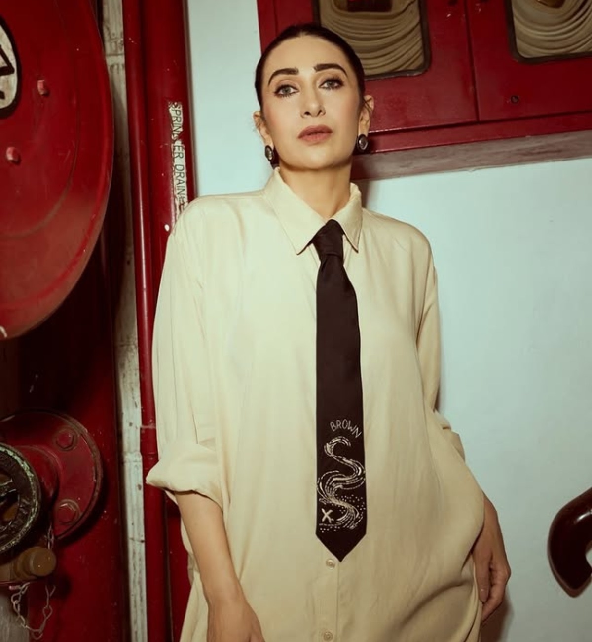 Karisma Kapoor Glowing Skin 