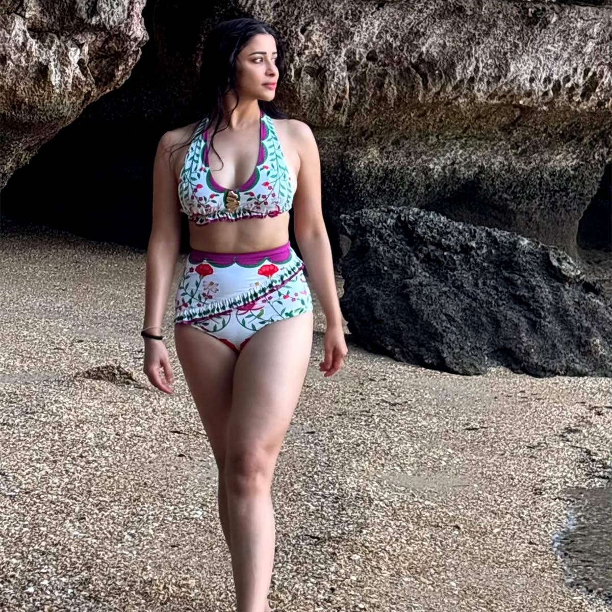बिकिनी में नायरा बनर्जी ने ढाया कहर