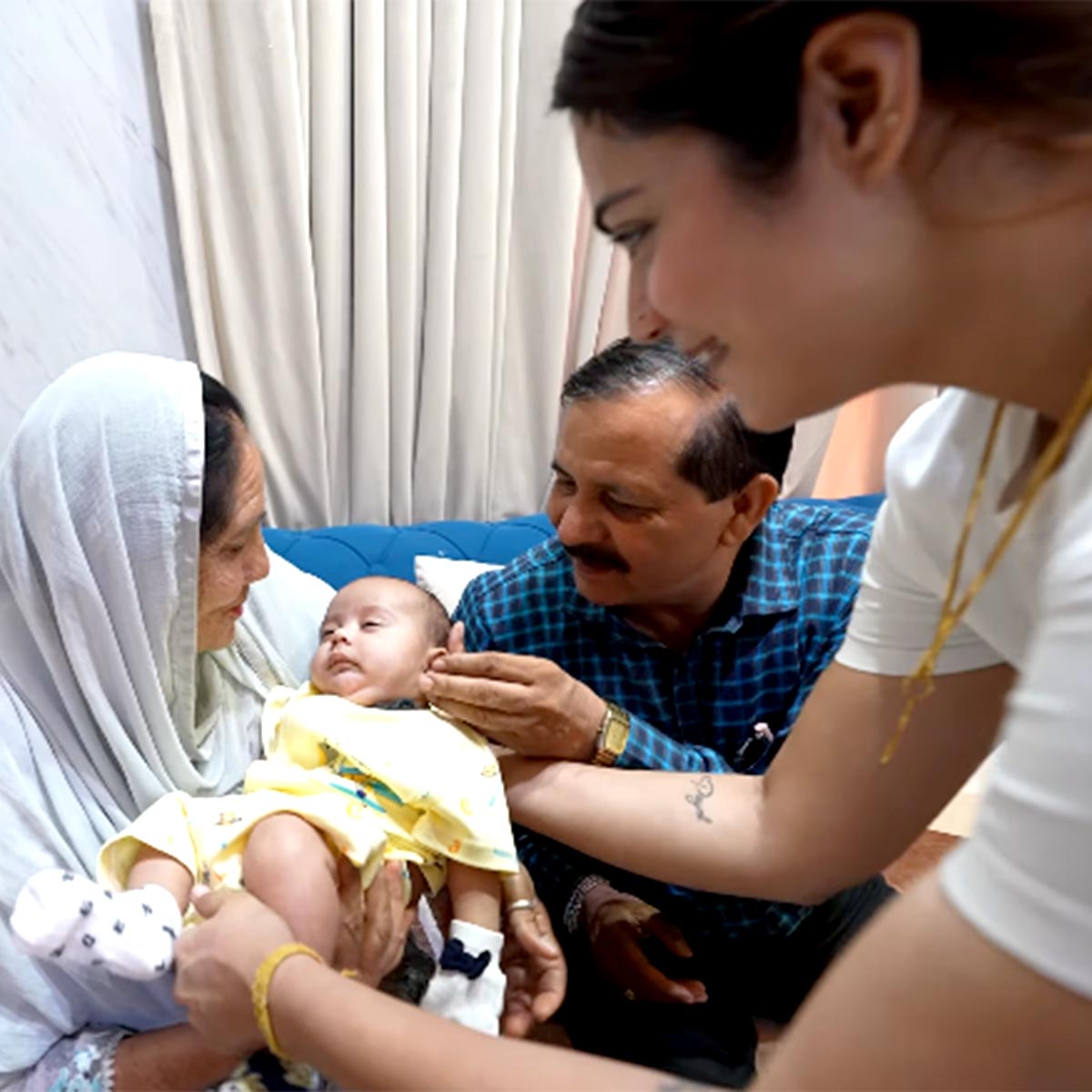 मां-बाप से मिलीं पायल 