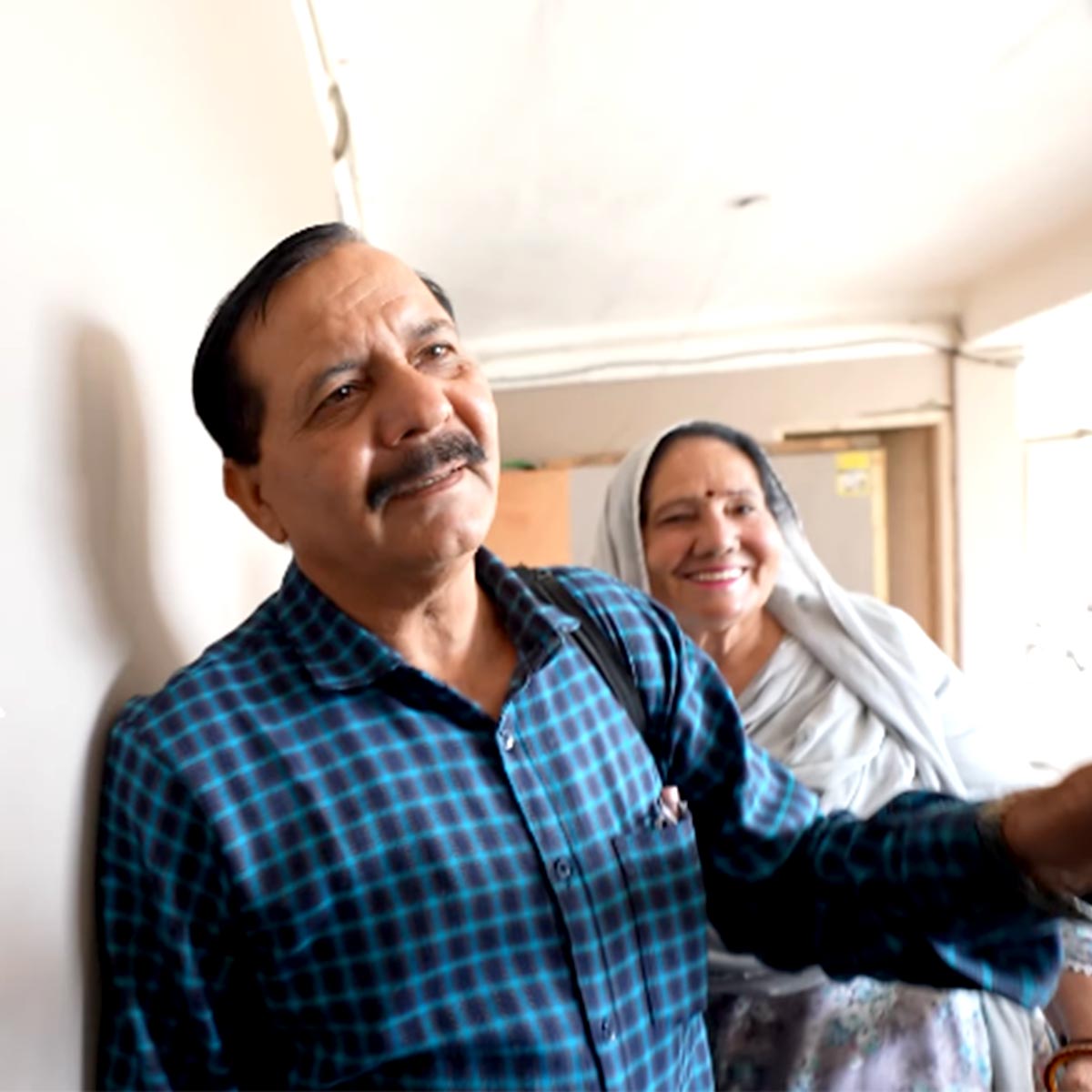 मां-बाप से मिलीं पायल 