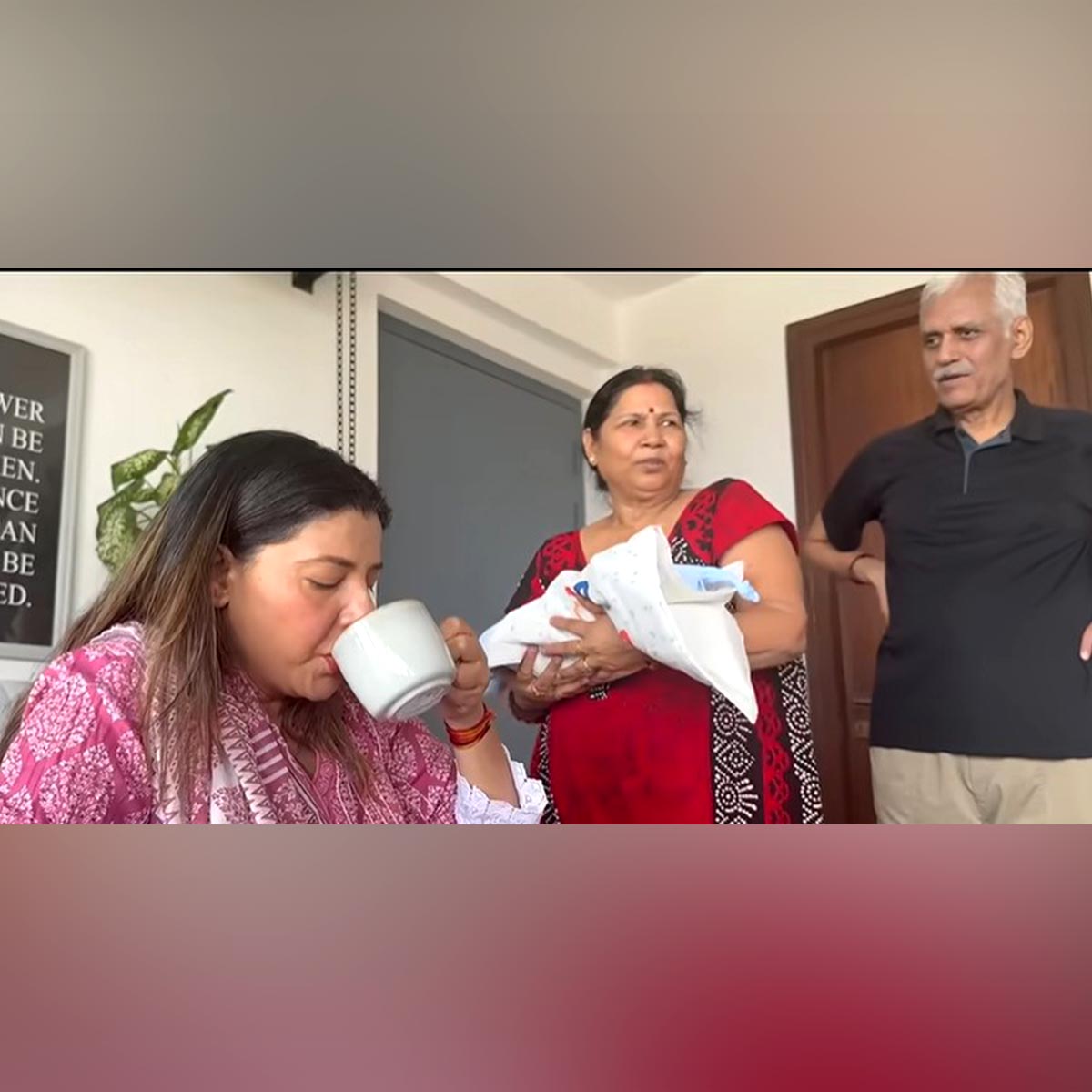 संभावना सेठ के जुड़वा बच्चों से बिछड़कर रोए दादा-दादी