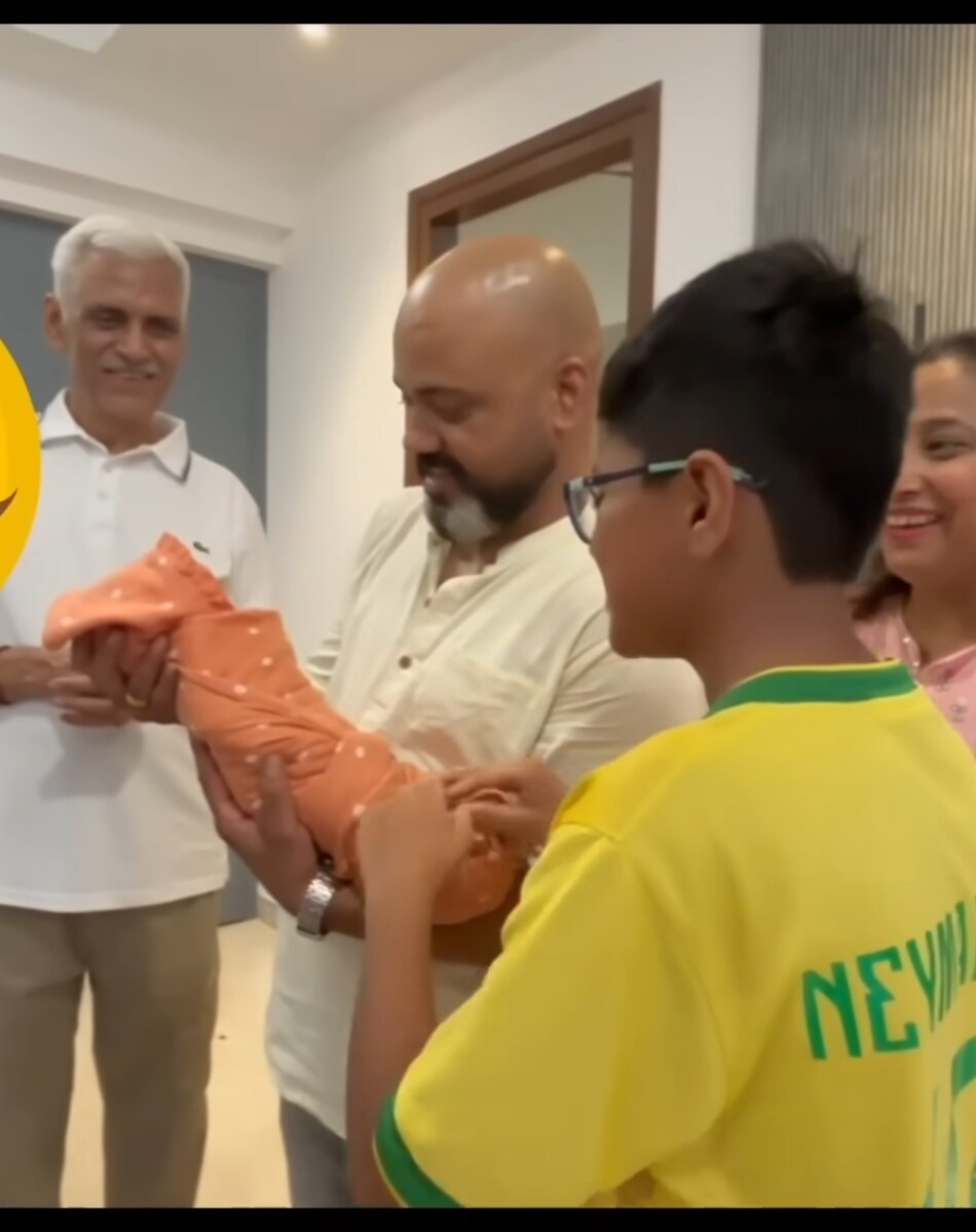sambhavna seth avinash dwivedi twins grand entry