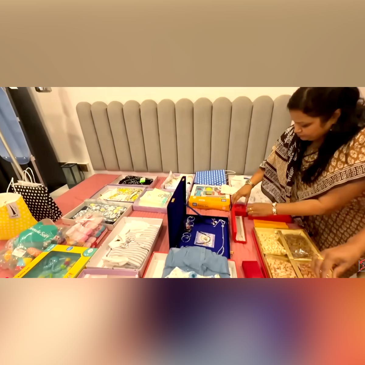 संभावना के बच्चों को मिले तोहफे  