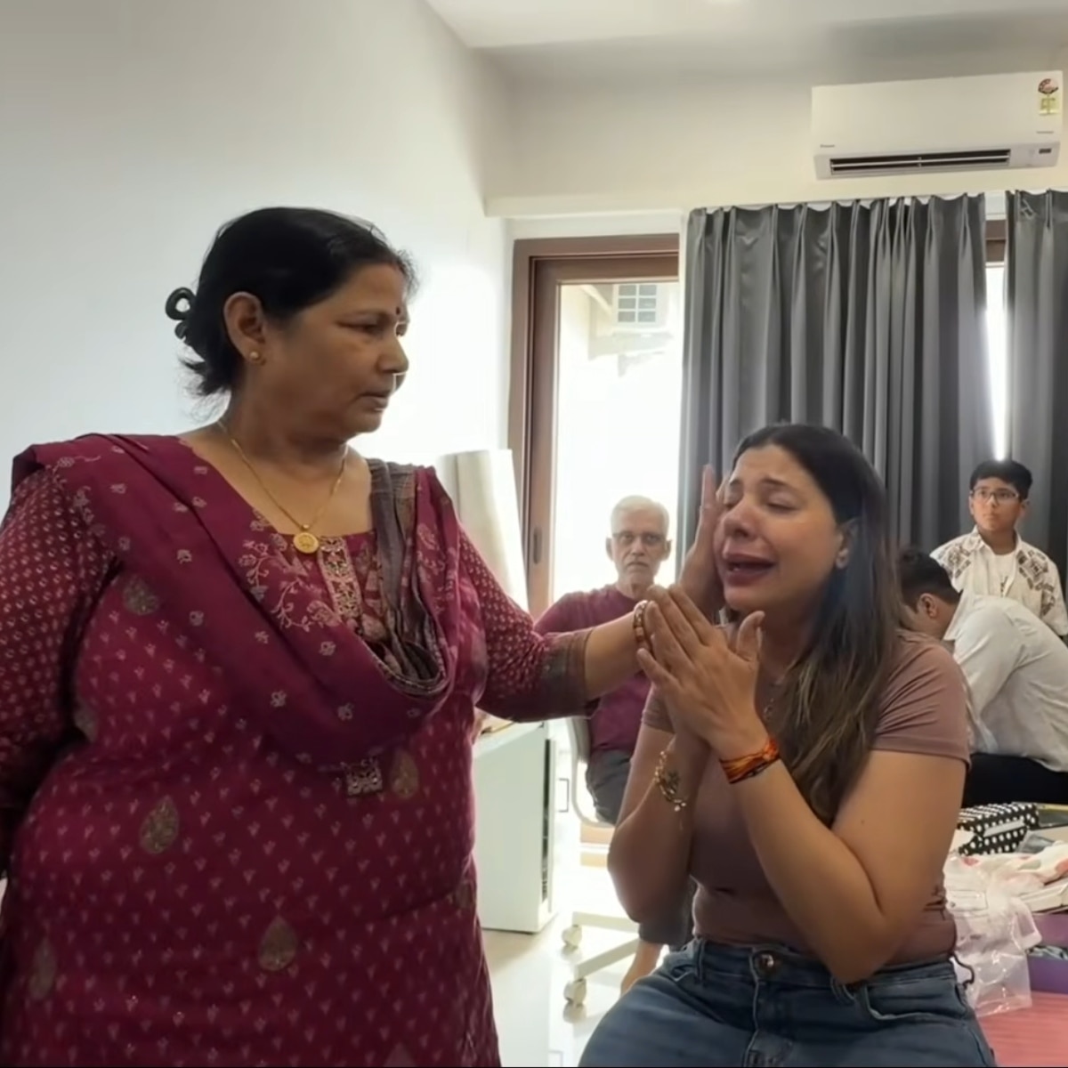 sambhavna seth avinash dwivedi vlogs