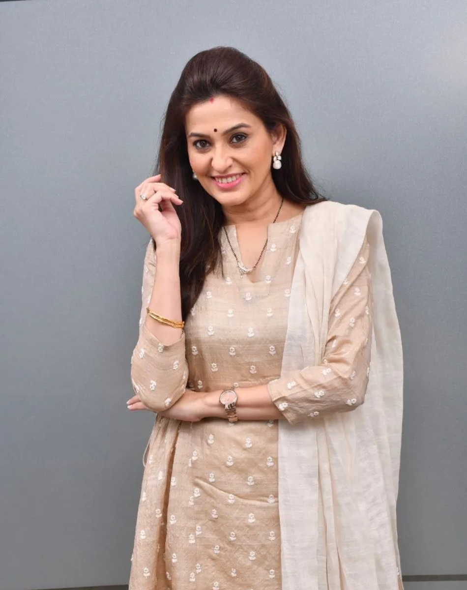 balika vadhu fame Smita bansal on changing clothes outdoor