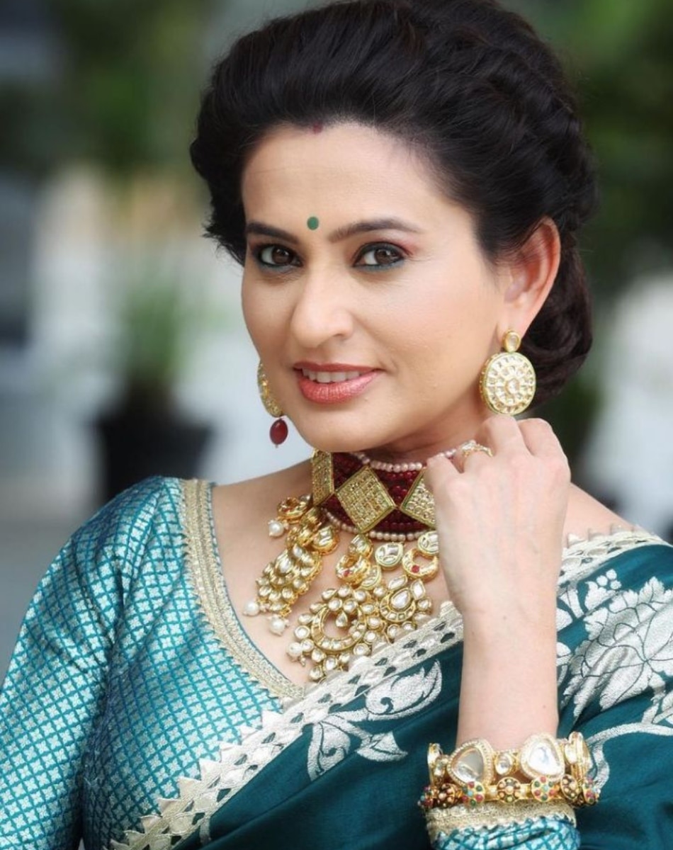 balika vadhu fame Smita bansal on changing clothes outdoor