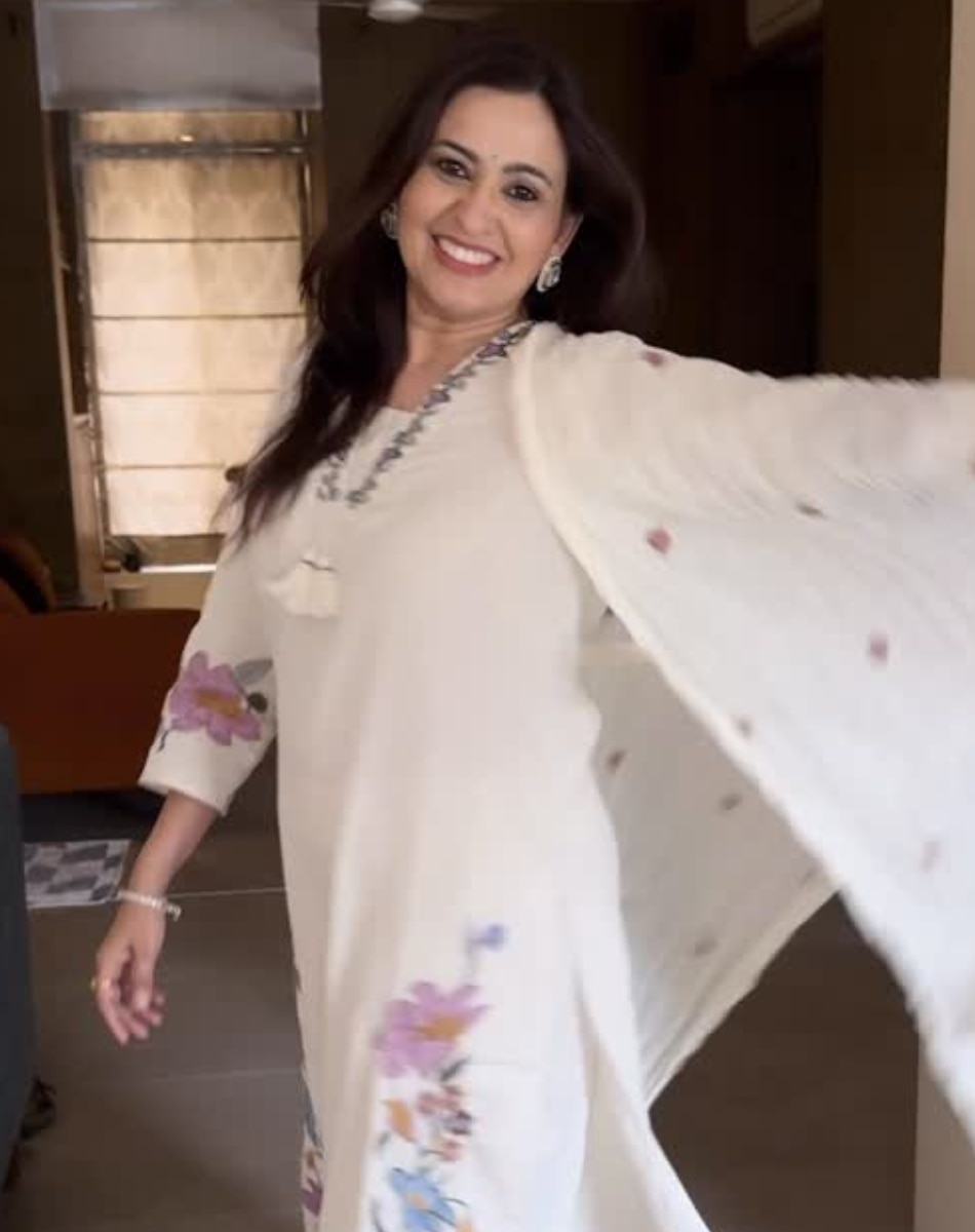 balika vadhu fame Smita bansal on changing clothes outdoor