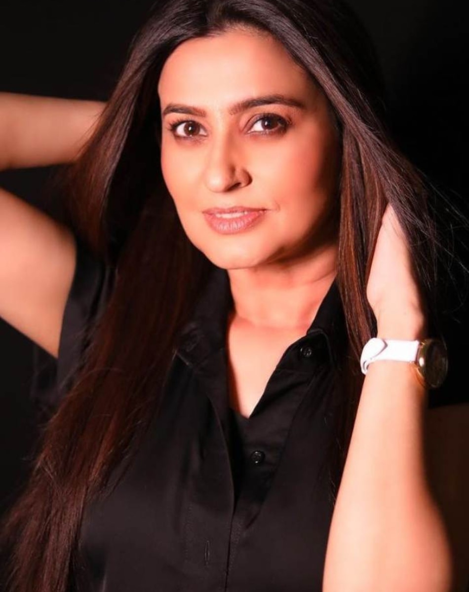 balika vadhu fame Smita bansal on changing clothes outdoor