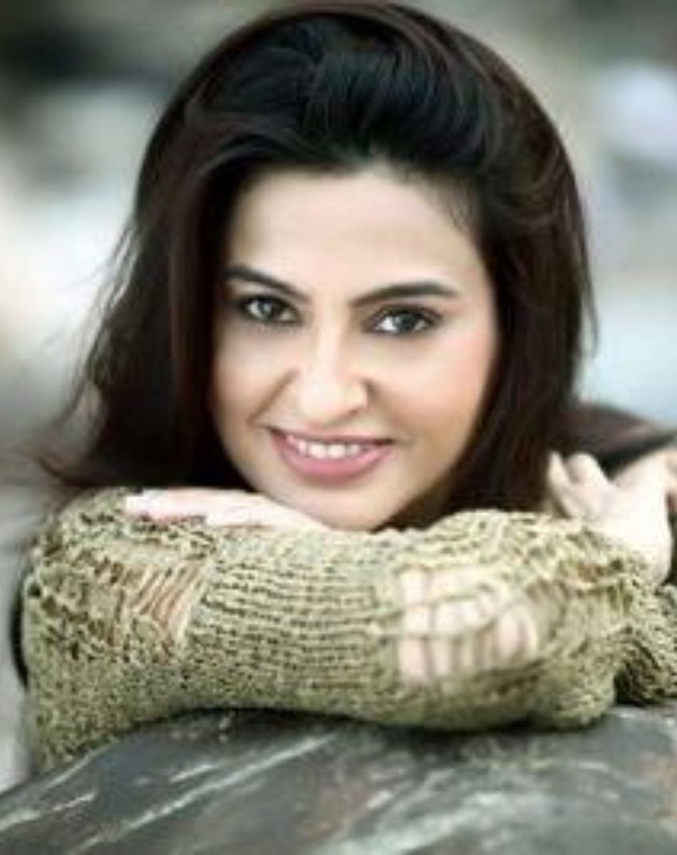 balika vadhu fame Smita bansal on changing clothes outdoor