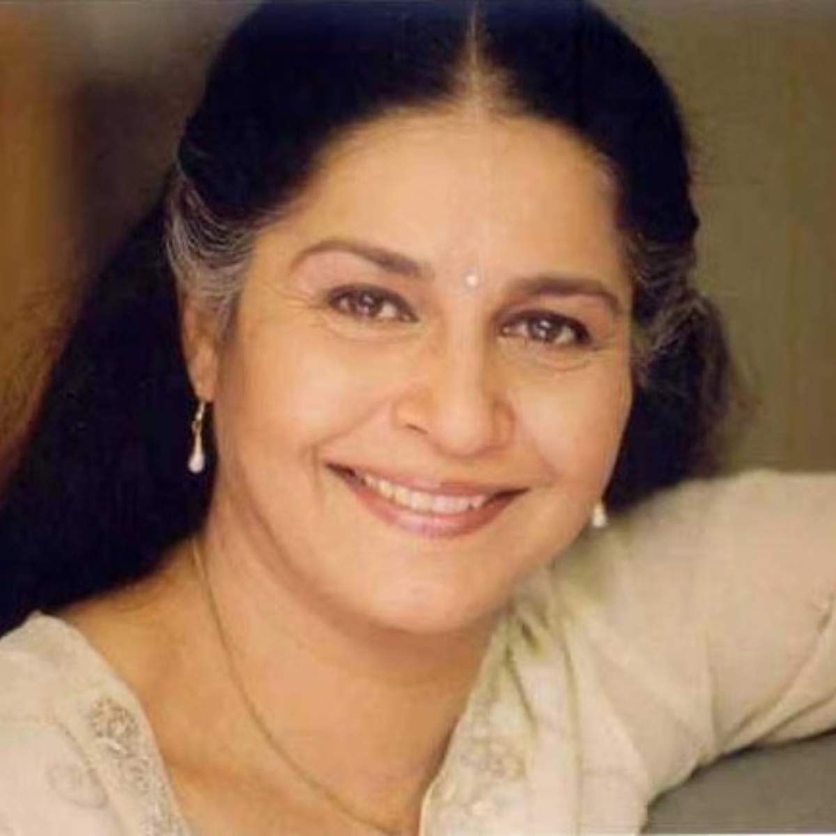 suhasini mulay married at 60 famous liplock