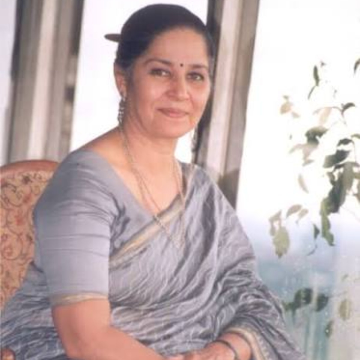 suhasini mulay married at 60 famous liplock