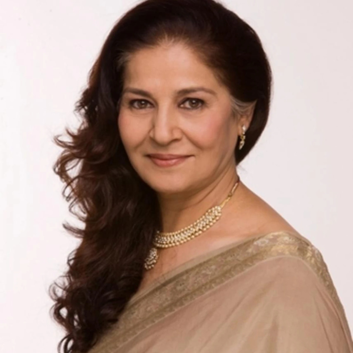 suhasini mulay married at 60 famous liplock