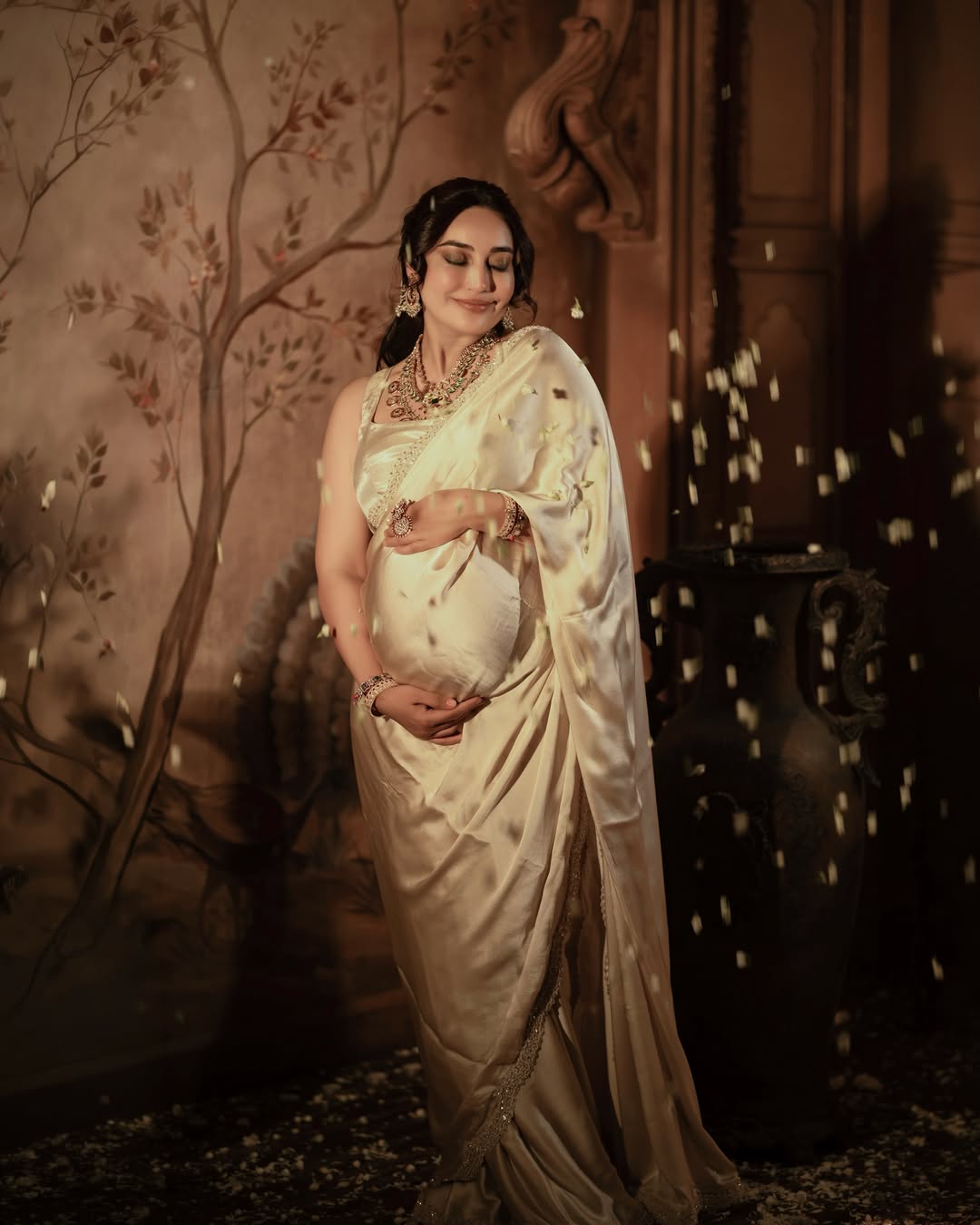 Surbhi jyoti maternity photoshoot