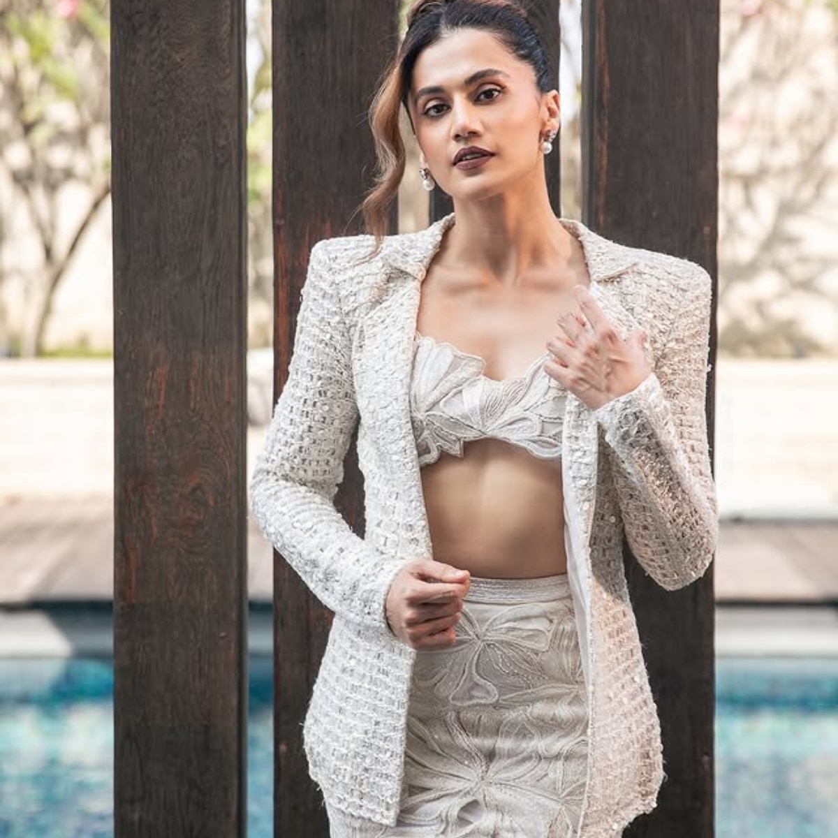 Taapsee Pannu flat stomach