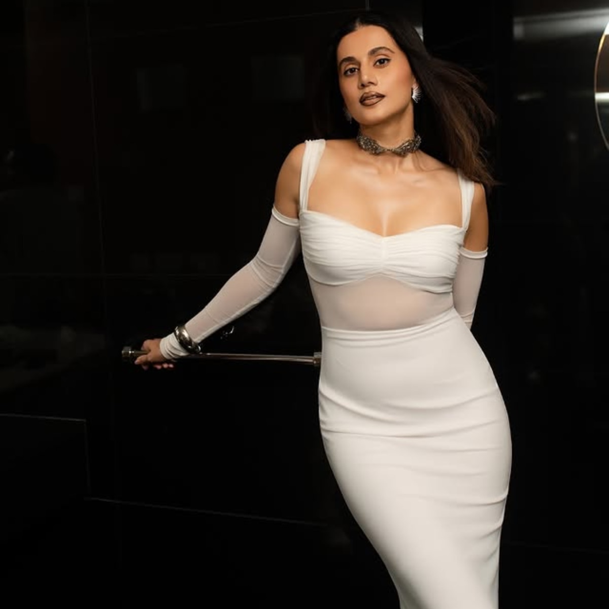 Taapsee Pannu flat stomach