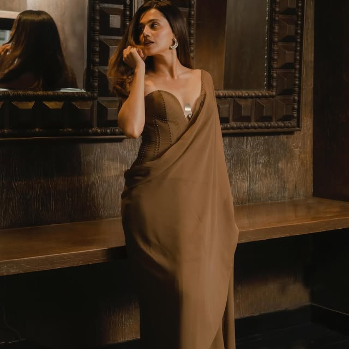 Taapsee Pannu flat stomach