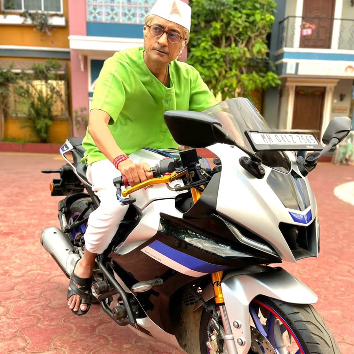 'तारक मेहता' के बापूजी की पत्नी हैं ग्लैमरस 