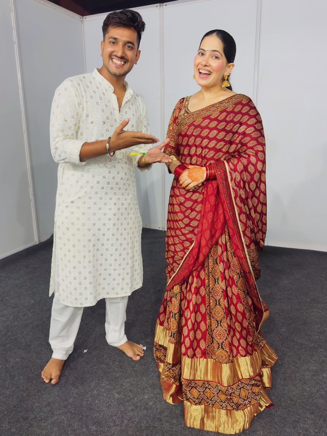 jaya-kishori-maroon-outfit-look