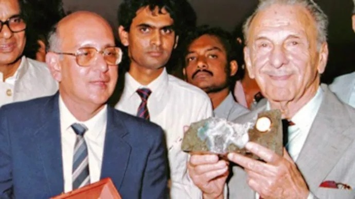 टाइटन की कहानी