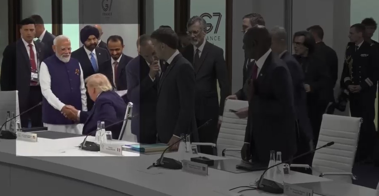 PM Modi steps forward to shake hands with Donald Trump