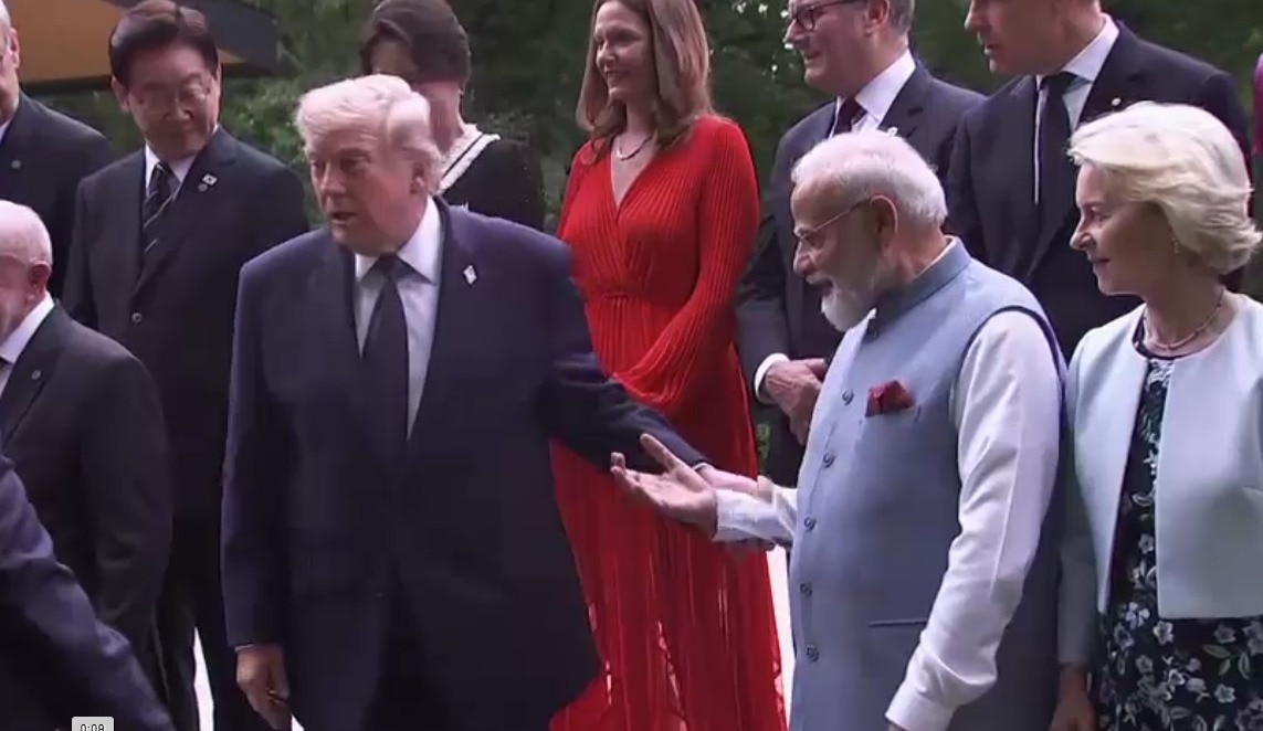 oth global leaders engaged in a long conversation after a handshake