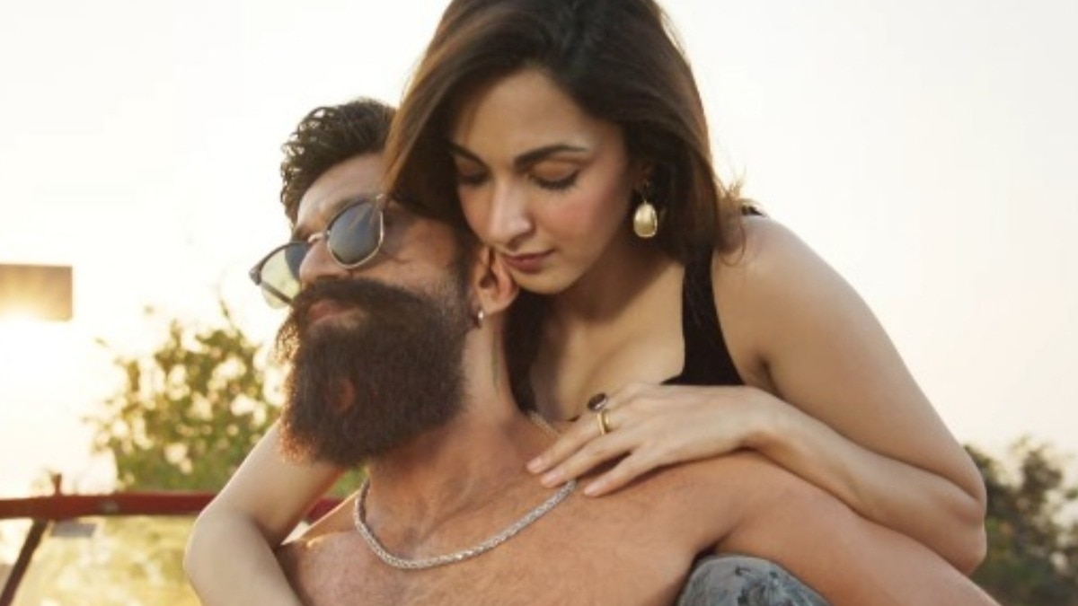 Toxic tabaahi song outrage, yash kiara intimate scenes